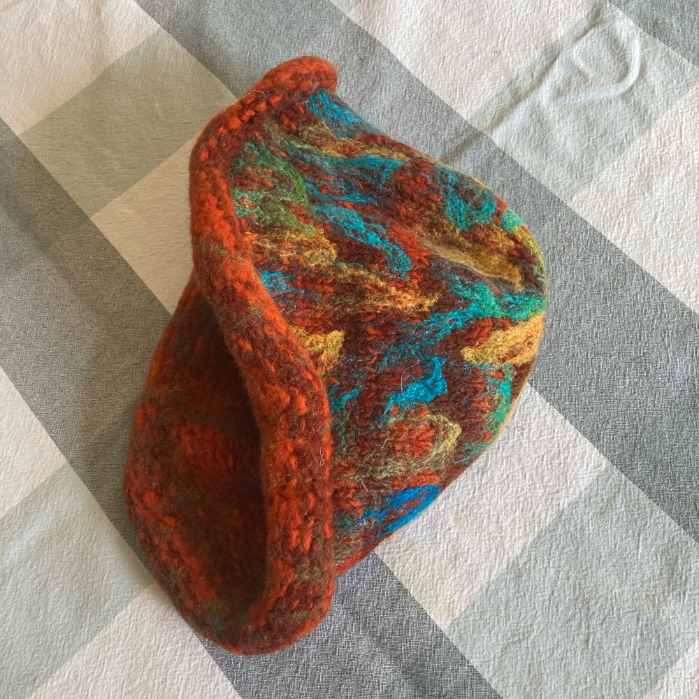 Felted wool winter hat - Picture 2 of 2